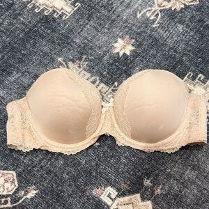 Victoria's Secret Lace Strapless Bra in Cream